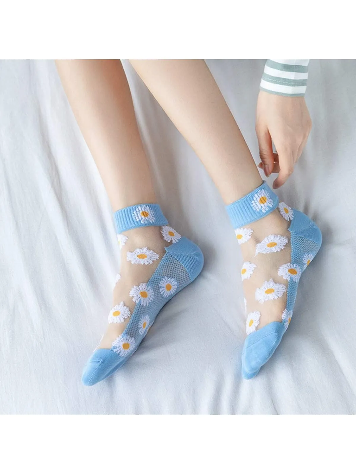 【5pairs/pack】women's Thin Ins Style Small Chrysanthemum Embroidery Sheer Socks