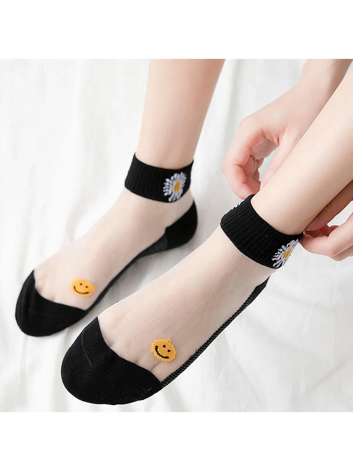 【5pairs/pack】women's Thin Ins Style Small Chrysanthemum Embroidery Sheer Socks