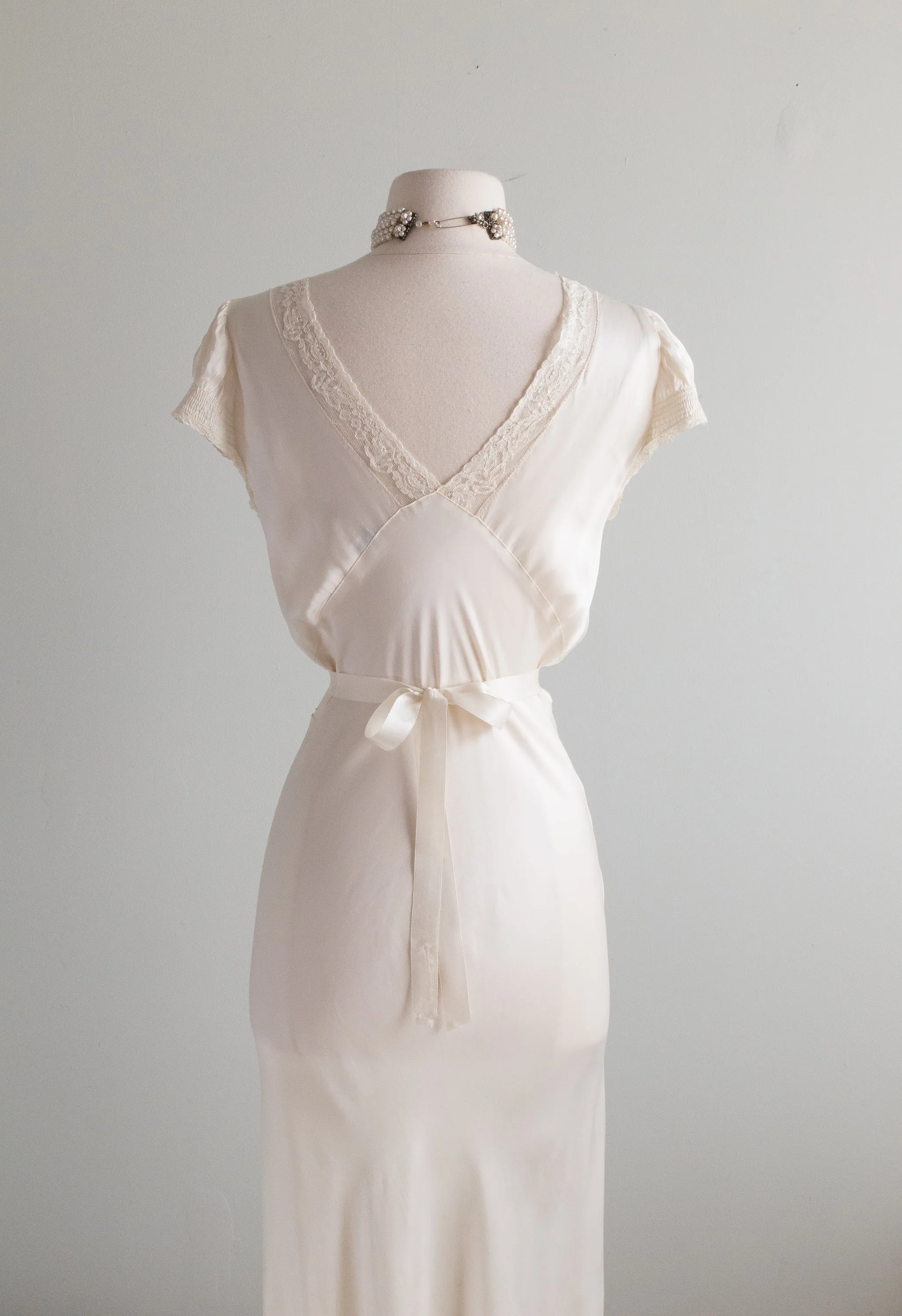 Gorgeous 1930's Bias Cut Ivory Satin Slip Dress Night Gown / Small