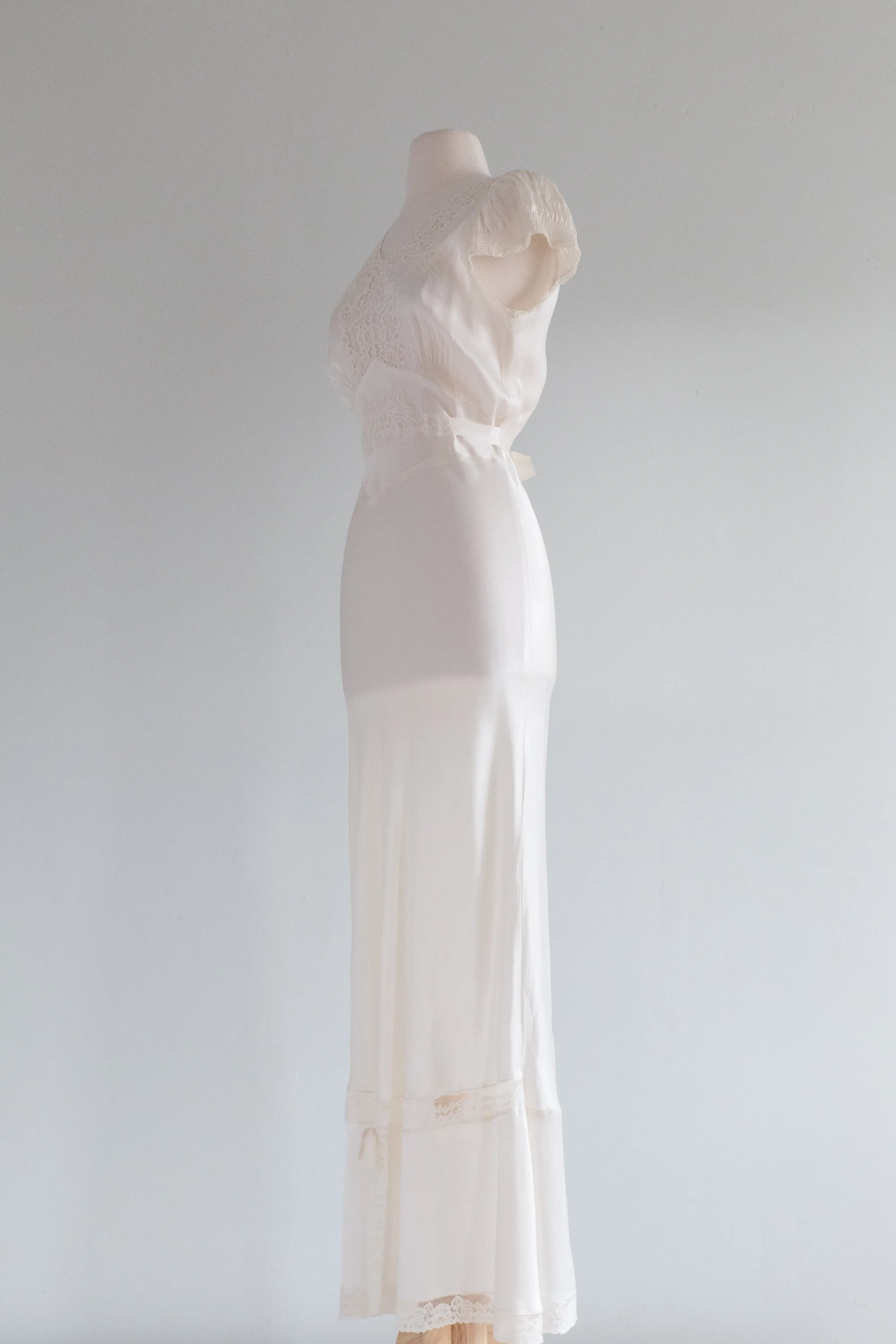 Gorgeous 1930's Bias Cut Ivory Satin Slip Dress Night Gown / Small